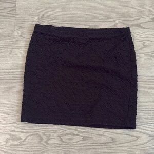 Black skirt. Size small. Forever 21. Good condition.